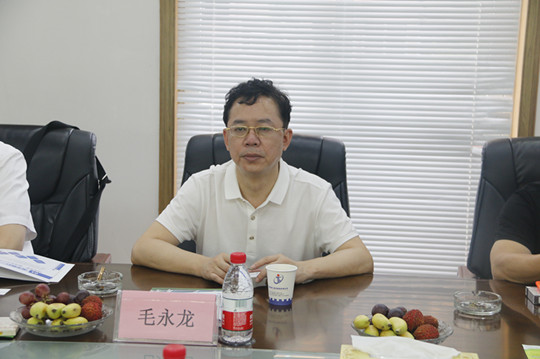 中電工程集團西南電力設(shè)計院總經(jīng)理毛永龍發(fā)表講話