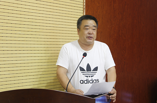 鄭大足球隊(duì)教練代金明在儀式上對我公司的捐助表示感謝