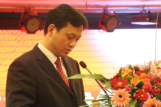 總工程師陳建中宣布2013年度優(yōu)秀勞務(wù)、工程分包方表彰決定