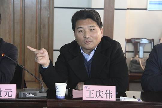 集團公司副董事長王慶偉主持會議