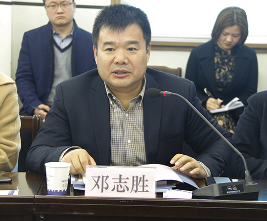 新鄉(xiāng)房地產協(xié)會會長鄧志勝發(fā)表講話