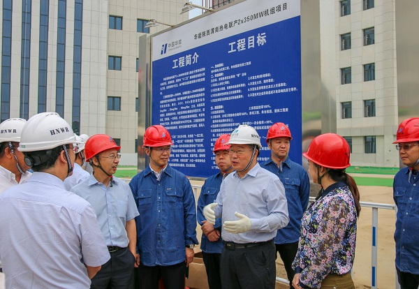 1 祝總一行與華能集團公司基建部主任馬洪順親切交流.jpg 1 ??傄恍信c華能集團公司基建部主任馬洪順親切交流.jpg