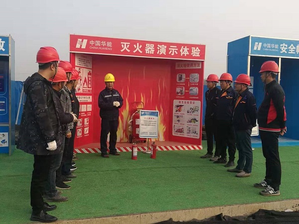華能濟寧項目部在安全消防體驗區(qū)進行消防技能宣講1.jpg