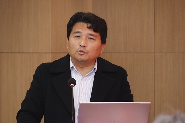 5、集團(tuán)公司副董事長、技術(shù)委員會(huì)主任王慶偉講話.JPG 5、集團(tuán)公司副董事長、技術(shù)委員會(huì)主任王慶偉講話.JPG