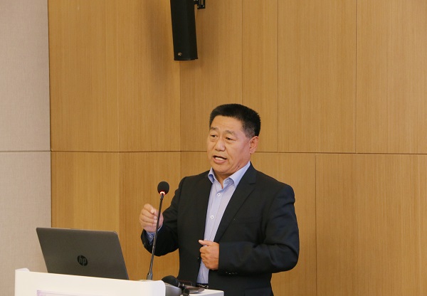 集團公司黨委書記張會民從企業(yè)文化建設(shè)的角度作點評發(fā)言.jpg 集團公司黨委書記張會民從企業(yè)文化建設(shè)的角度作點評發(fā)言.jpg