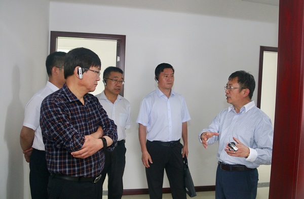 省住建廳調(diào)研組一行在園區(qū)考察2.jpg 省住建廳調(diào)研組一行在園區(qū)考察2.jpg