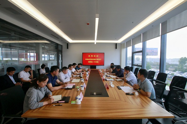 座談會(huì)現(xiàn)場.jpg 座談會(huì)現(xiàn)場.jpg