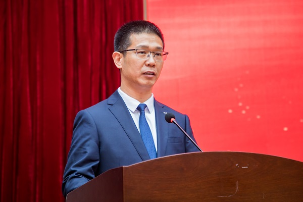 河南省建筑業(yè)協(xié)會中小企業(yè)分會會長、集團公司總經(jīng)理祝建明作表態(tài)發(fā)言.jpg 河南省建筑業(yè)協(xié)會中小企業(yè)分會會長、集團公司總經(jīng)理祝建明作表態(tài)發(fā)言.jpg