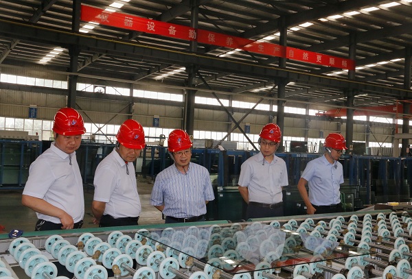 參觀園區(qū)生產(chǎn)車間1.jpg 參觀園區(qū)生產(chǎn)車間1.jpg