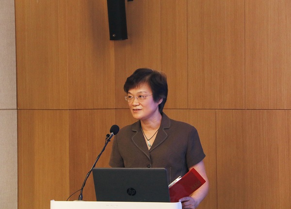 新鄉(xiāng)市工商聯(lián)副主席李翠英致辭.jpg 新鄉(xiāng)市工商聯(lián)副主席李翠英致辭.jpg