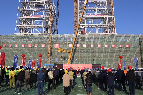 3、黨建引領(lǐng)建精品，聯(lián)建共建創(chuàng)國優(yōu) 主廠房鋼屋架吊裝、#2鍋爐大板梁吊裝、CCUS碳捕集工程的開工儀式活動(dòng)現(xiàn)場.JPG