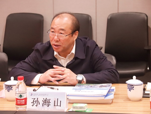 上合組織國(guó)家多功能經(jīng)貿(mào)平臺(tái)專(zhuān)委會(huì)副理事長(zhǎng)兼秘書(shū)長(zhǎng)孫海山講話(huà).jpg 上合組織國(guó)家多功能經(jīng)貿(mào)平臺(tái)專(zhuān)委會(huì)副理事長(zhǎng)兼秘書(shū)長(zhǎng)孫海山講話(huà).jpg